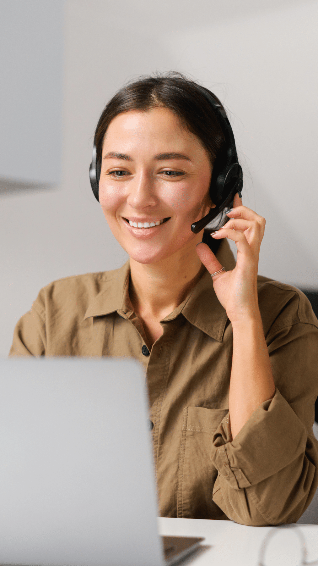 Girl making Medical B2B sales.