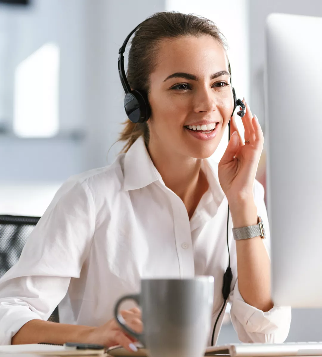 patient-coordinator-from-salesmd-speaking-to-a-patient-69a8a1fe87a1a